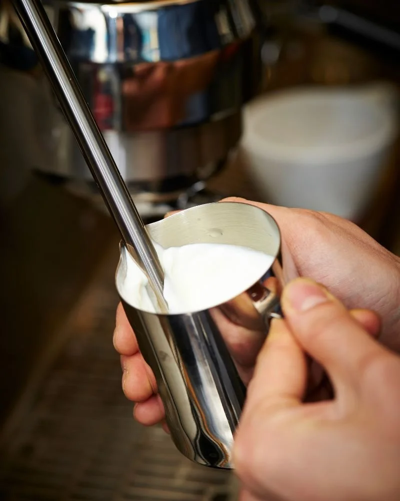 Coffee machine that froths cheap milk